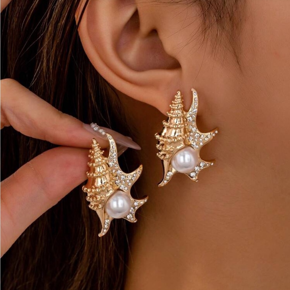 Gold Seashell faux Pearl Drop‎ Earrings